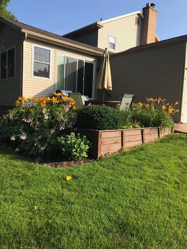 Flowers At The Backyard - Canton, OH - Warstler Bros Landscaping Flowers At The Backyard - Canton, OH - Warstler Bros Landscaping