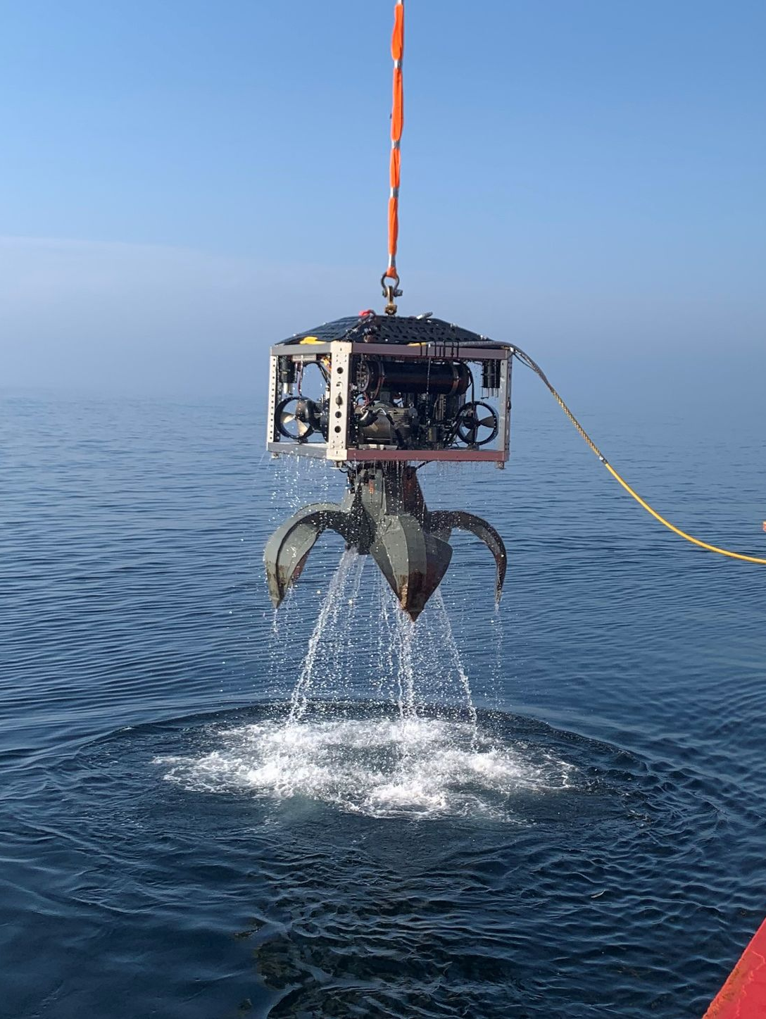 ROV system being deployed