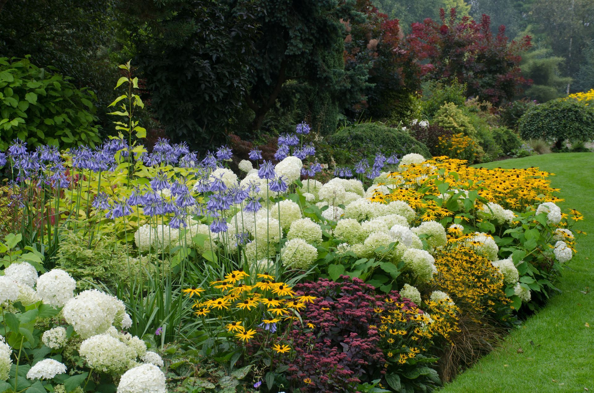 Large English Perennial Border — New Lenox, IL — Nittany Lawn & Weed Solutions