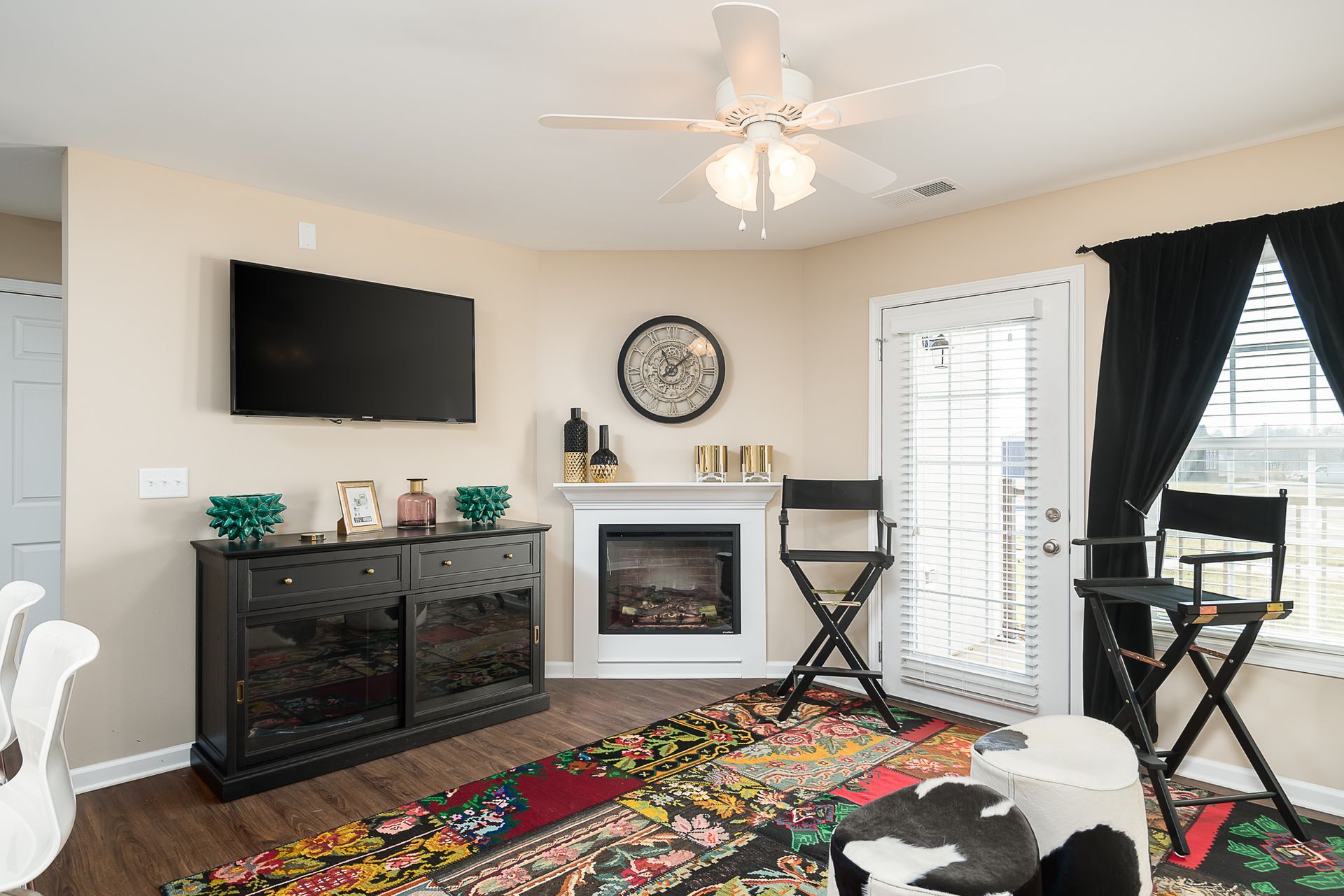 photo gallery of interior apartment photos
