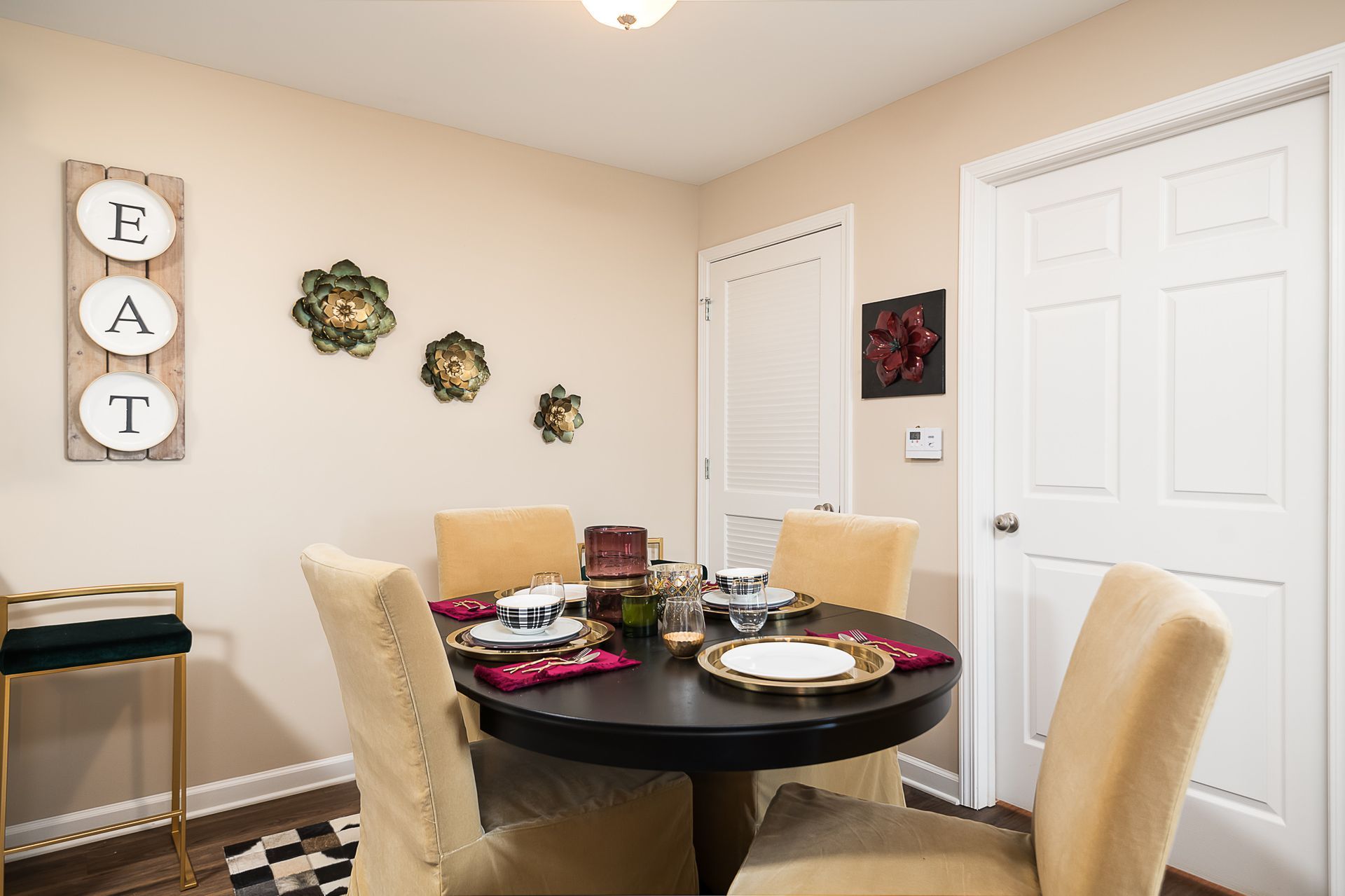 photo gallery of interior apartment photos
