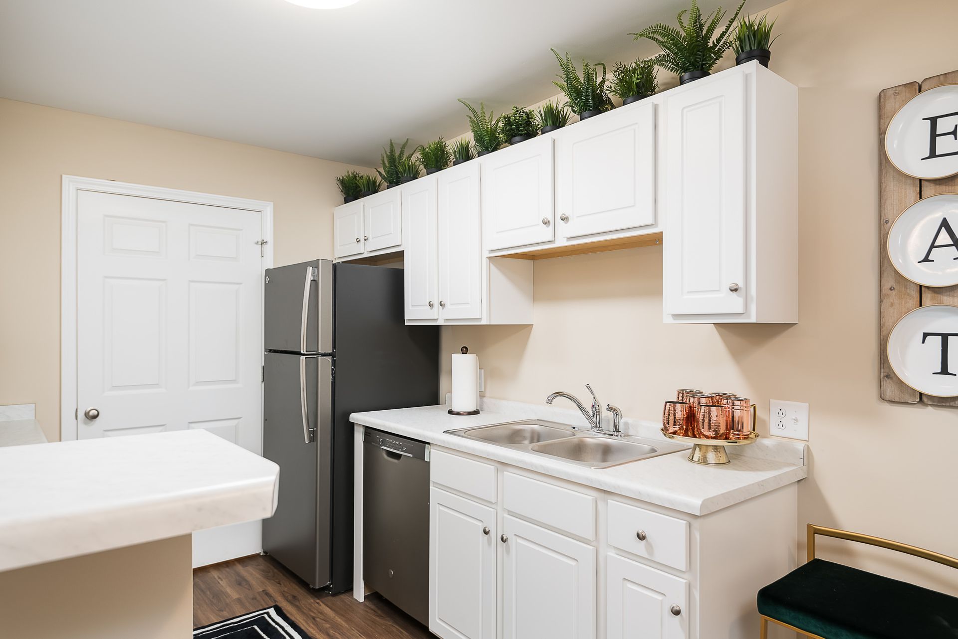photo gallery of interior apartment photos