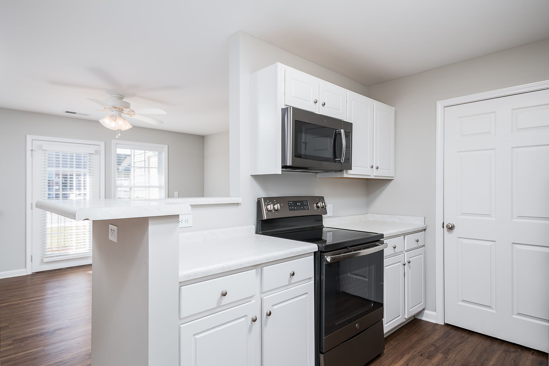 photo gallery of interior apartment photos