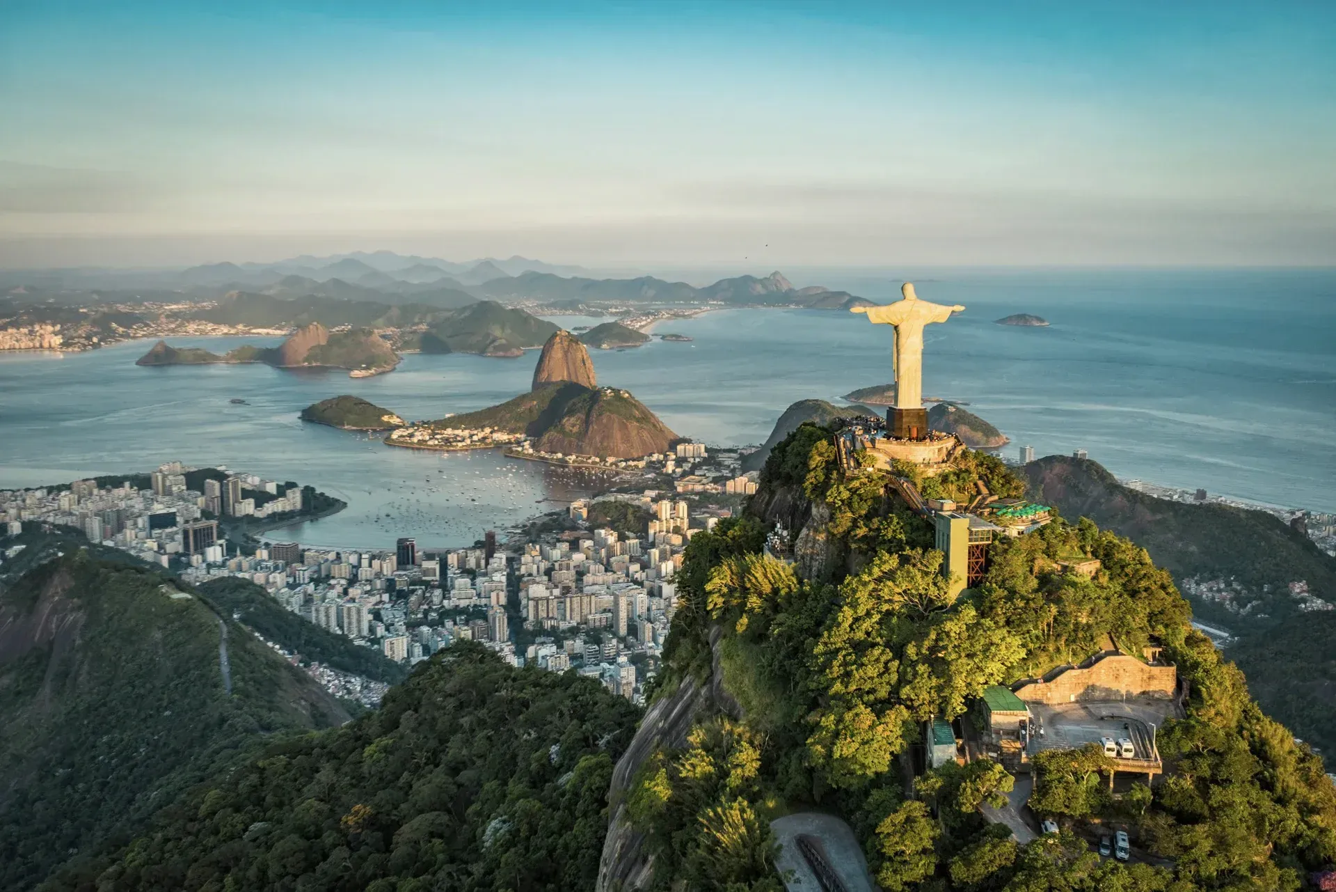 Cristo Redentor e Pão de Açúcar, no Rio de Janeiro, destino da Black Week Intercity Hotels