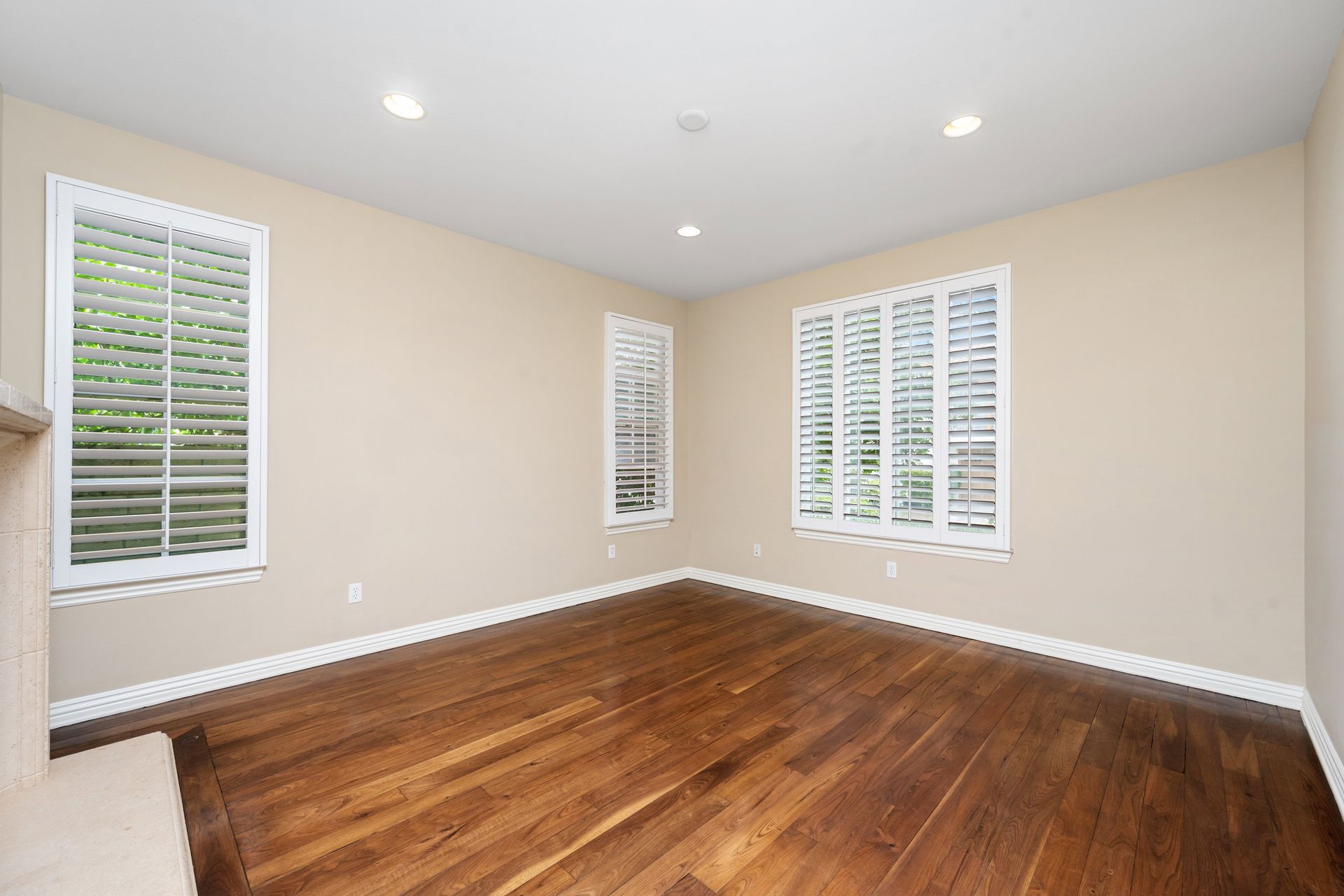 Luxury vinyl plank LVP installation in Highland Park Illinois, Lake Cook Hardwood and Flooring completing waterproof vinyl plank floor installation in Highland Park IL residential property