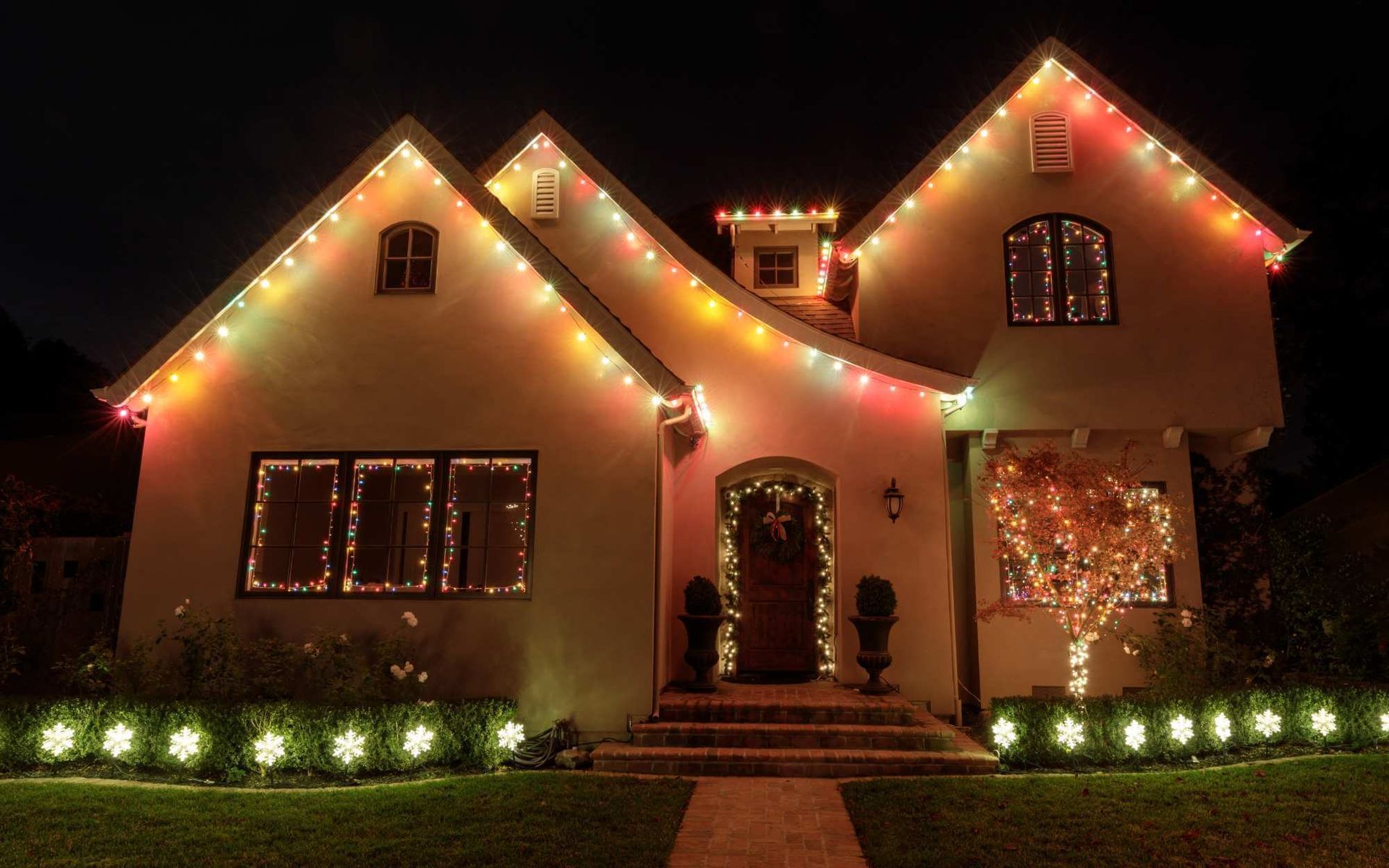 residential Christmas lighting hung by the Real Tree Team