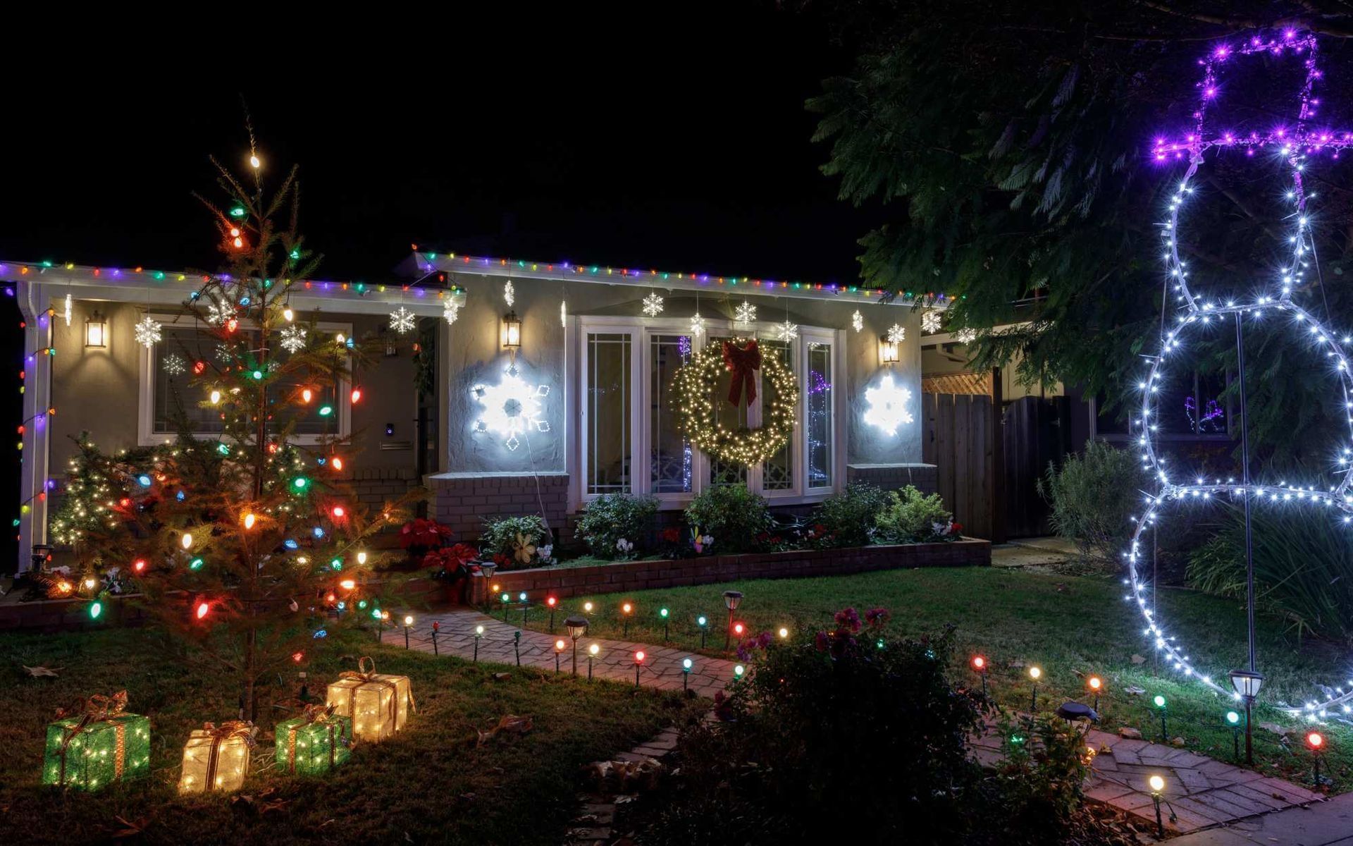 Christmas light hanging service