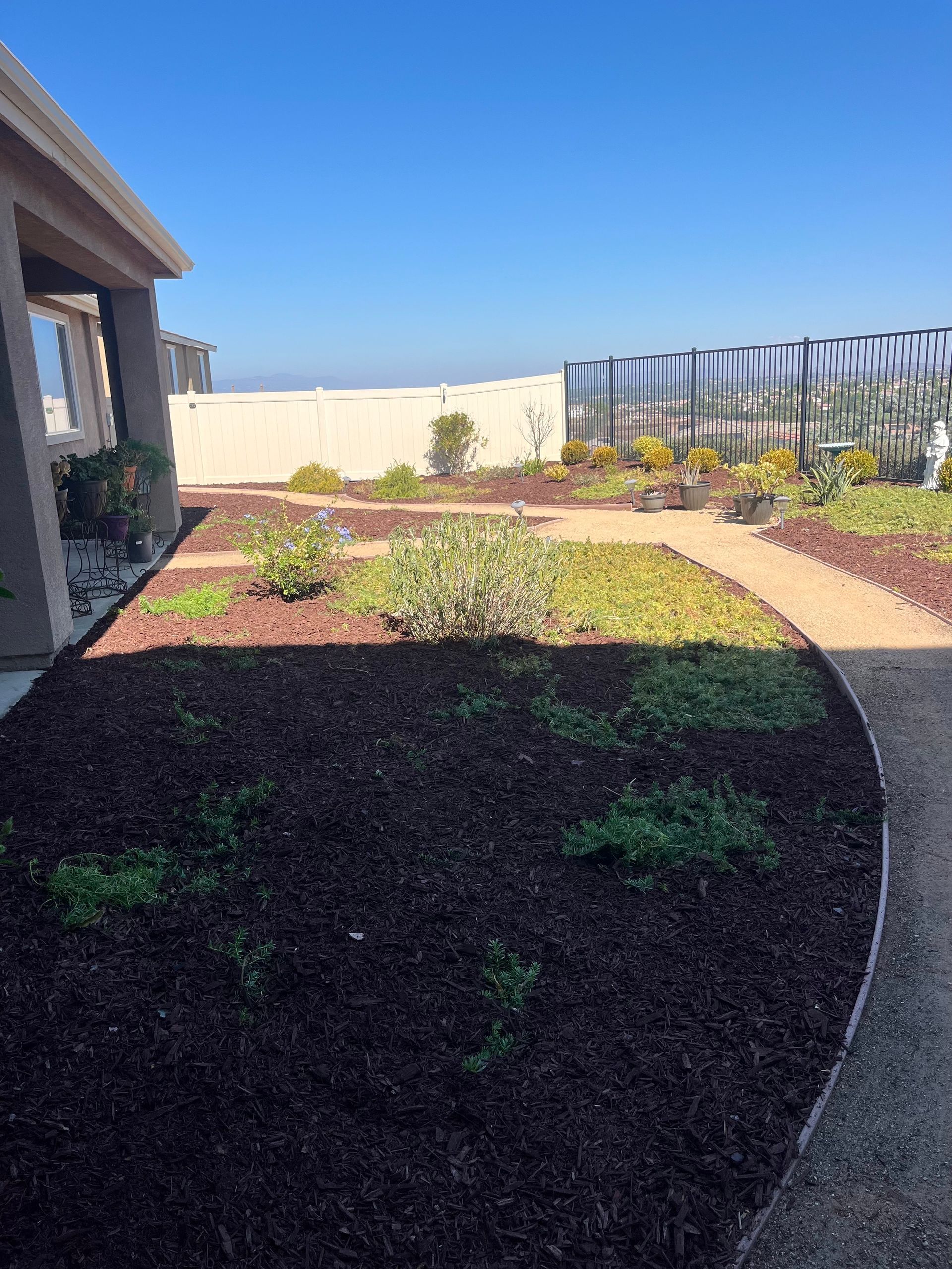 Old Mulch Removal & New Mulch Installation in Murrieta, CA