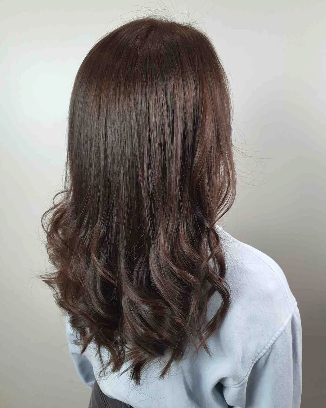 A photo of a non-bleach Dark brown hair color
