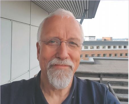 Barnelege Jens Jørgensen holder en presentasjon