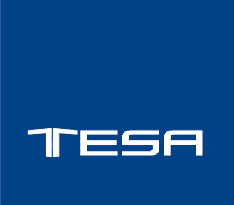 Logotipo blanco de TESA sobre un fondo azul sólido