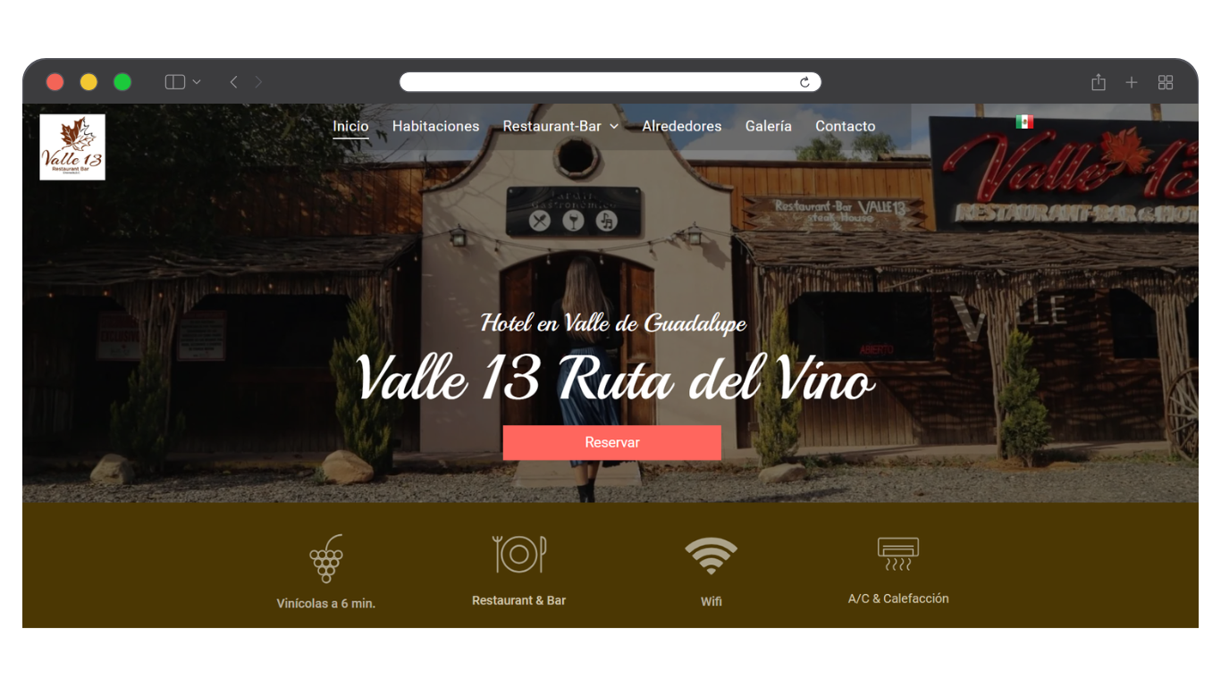 Página de inicio del sitio web de Valle 13 Ruta del Vino, con puerta de la viña, cartel de vinos y menú de navegación.