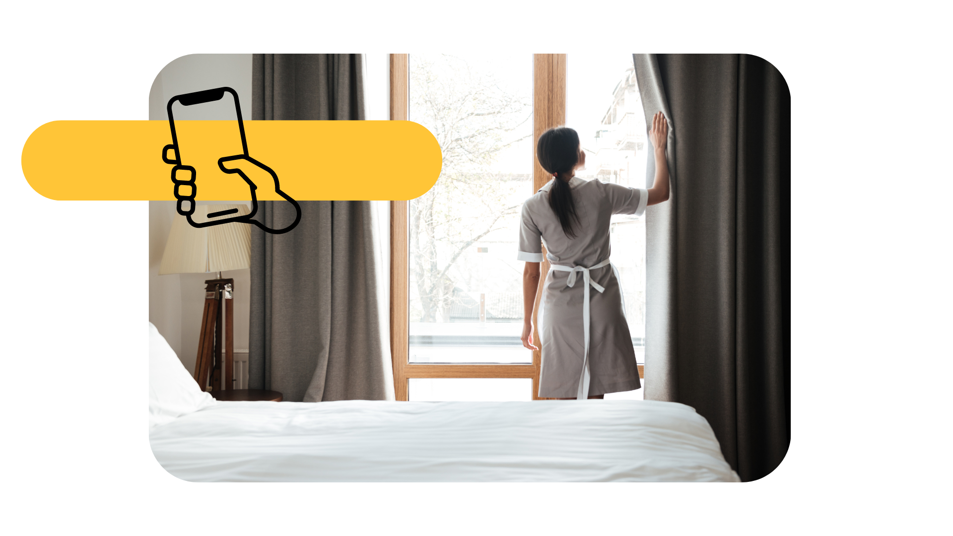Mujer en bata abriendo las cortinas en un dormitorio luminoso
