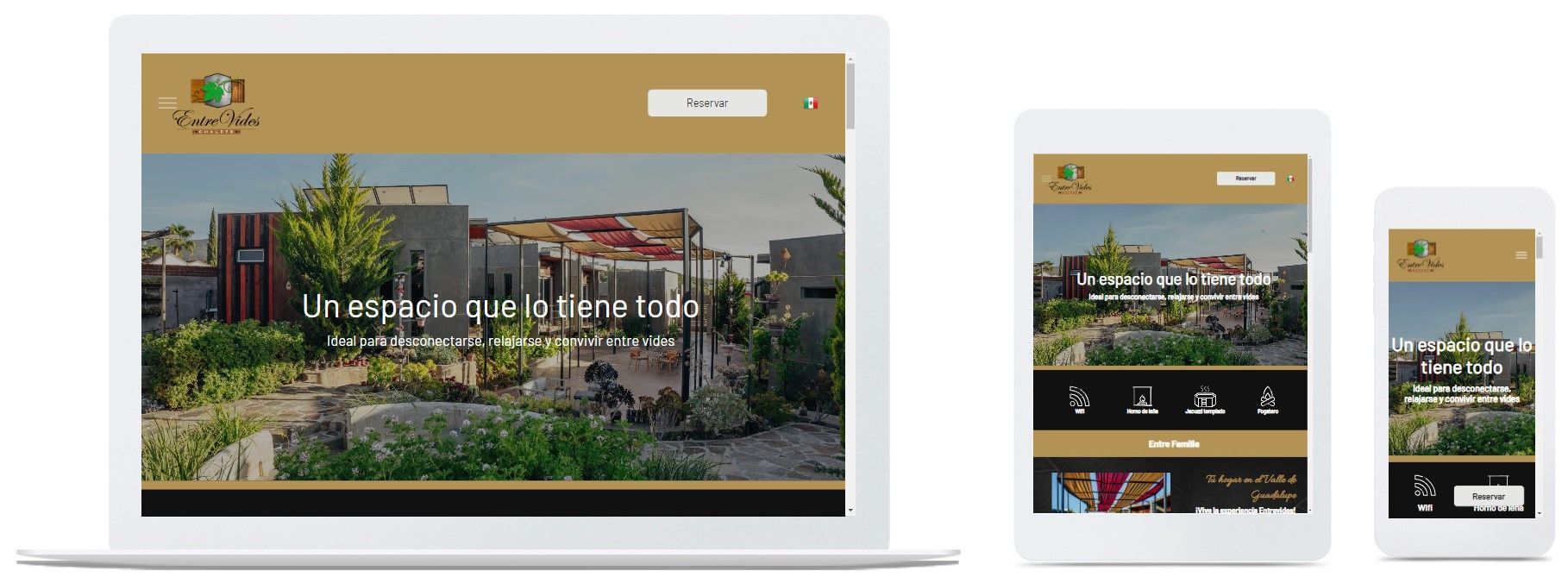 Página de inicio web adaptable que se muestra en ordenadores de escritorio, tabletas y teléfonos móviles, con foto del campus y encabezado dorado.