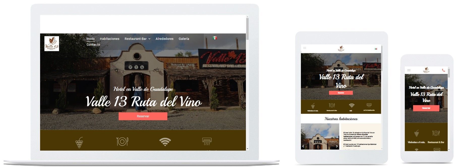 Maqueta de sitio web responsivo mostrada en ordenador, tableta y teléfono con un banner e iconos de navegación.