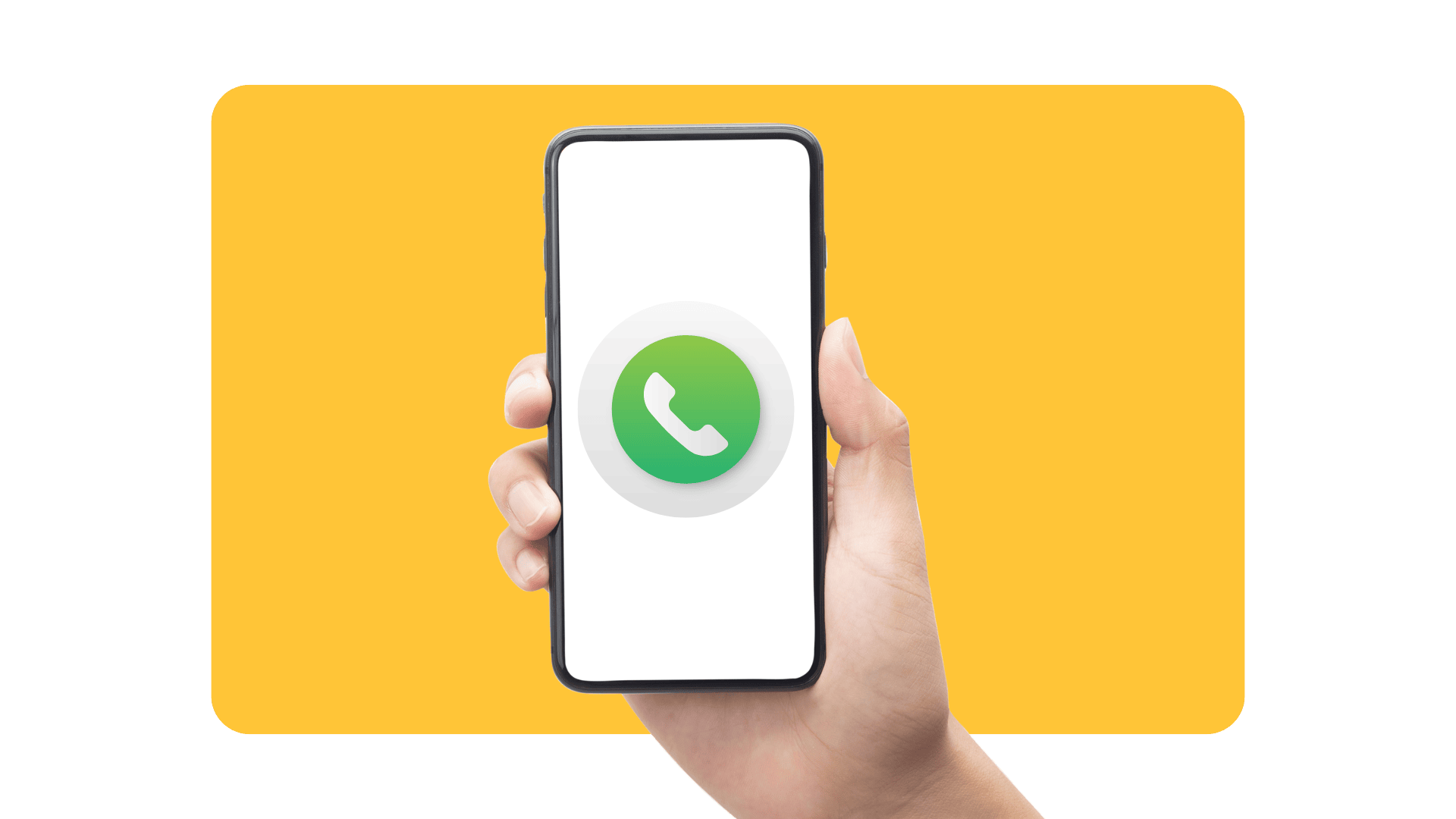 Mano sosteniendo un teléfono inteligente con el logotipo verde de WhatsApp sobre un fondo amarillo.