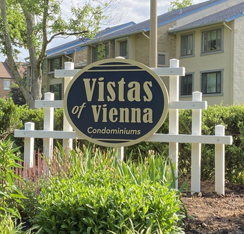 “Vistas of Vienna Condominiums” sign in front of apartment buildings and greenery
