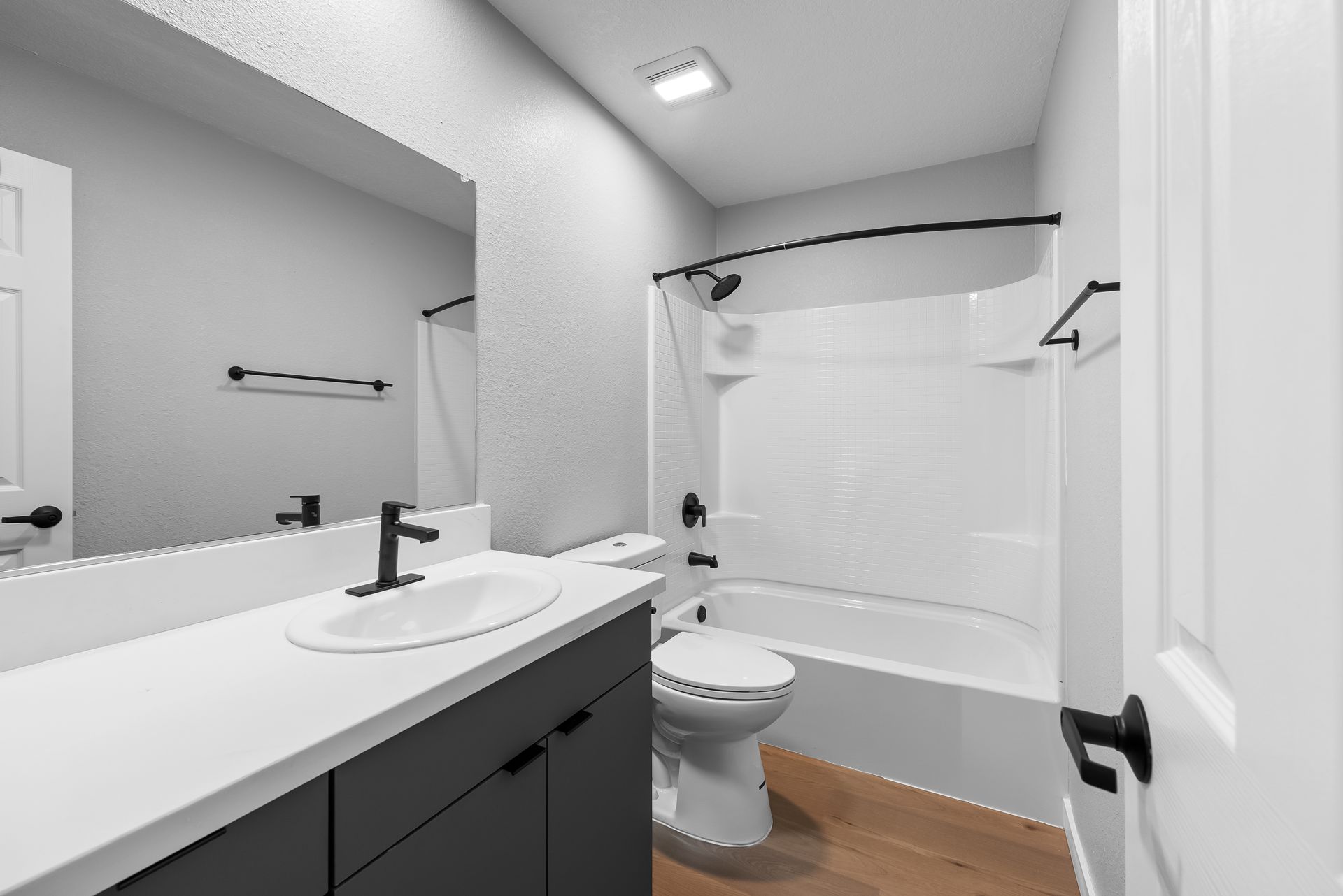 Sliding Photo Gallery Displaying Apartment Features