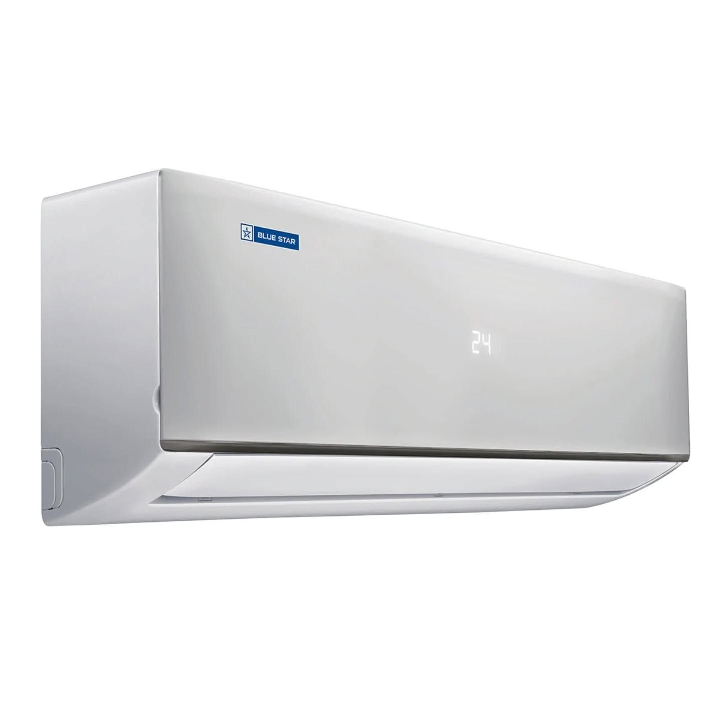 Aire acondicionado Blue Star montado en la pared. Es de color azul claro y tiene una pantalla digital que muestra la temperatura.