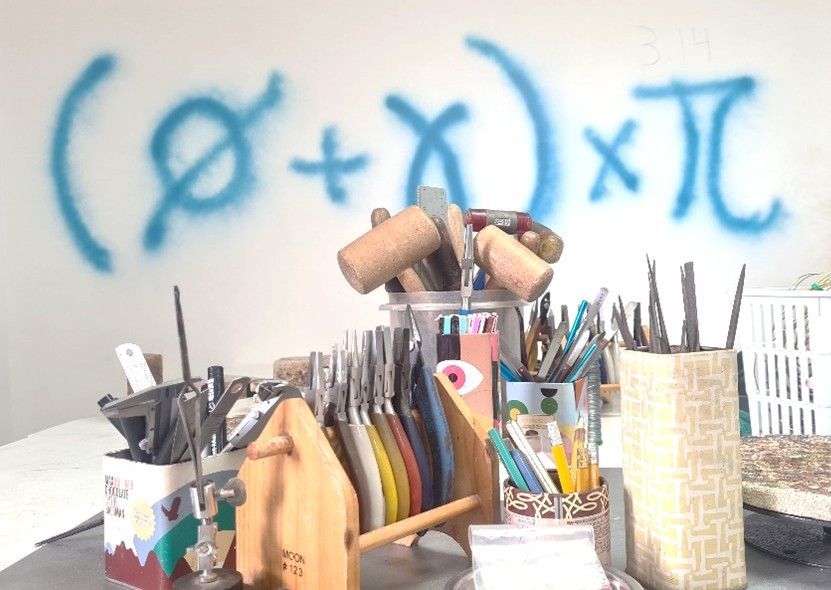 החוויה בסדנה מאפשרת לעבד רגשות דרך חוויה גופנית ולא רק מילולית. הצורפות מלמדת שאפשר לחיות לצד הכאב –