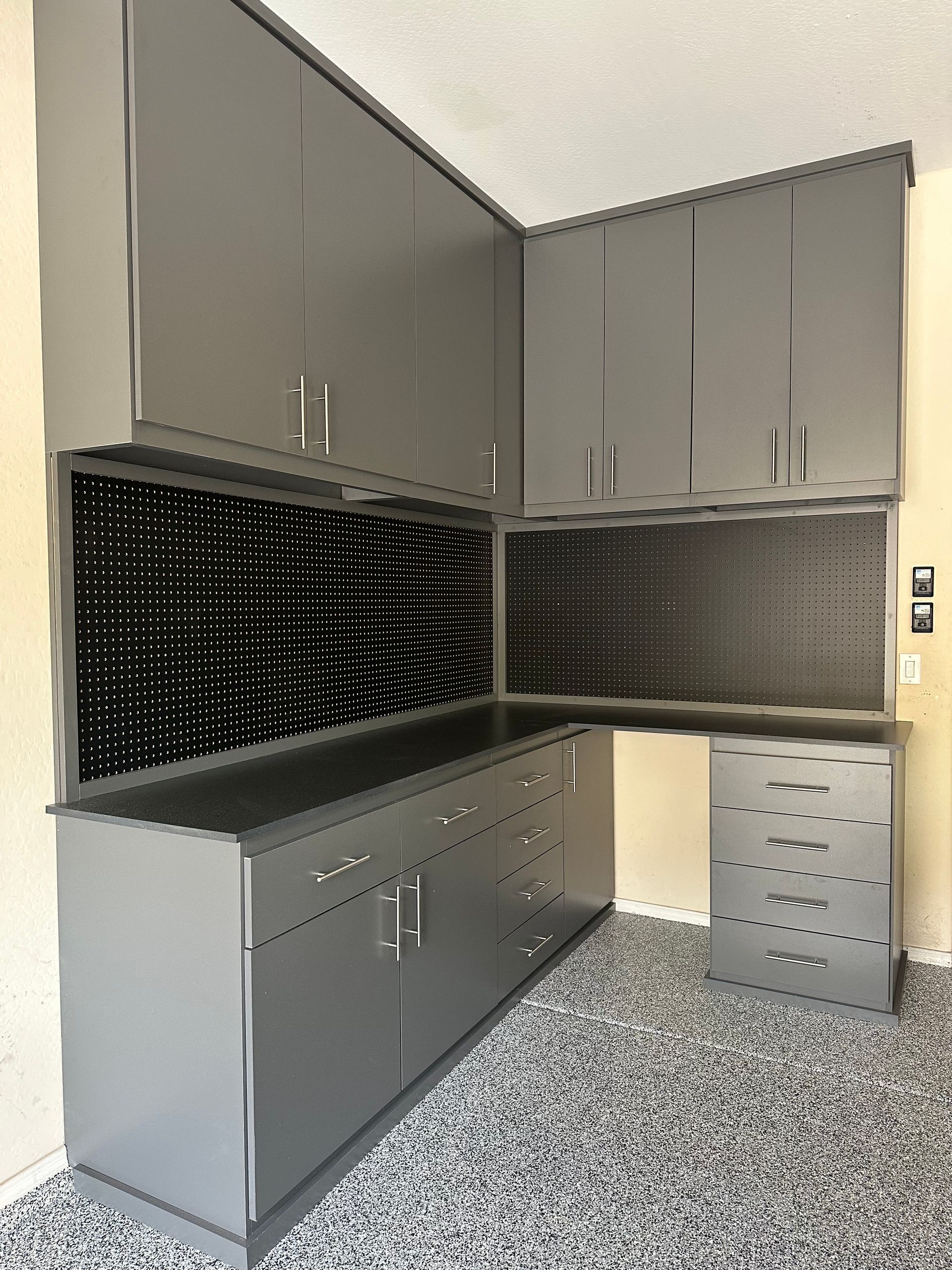A garage with a lot of cabinets and drawers
