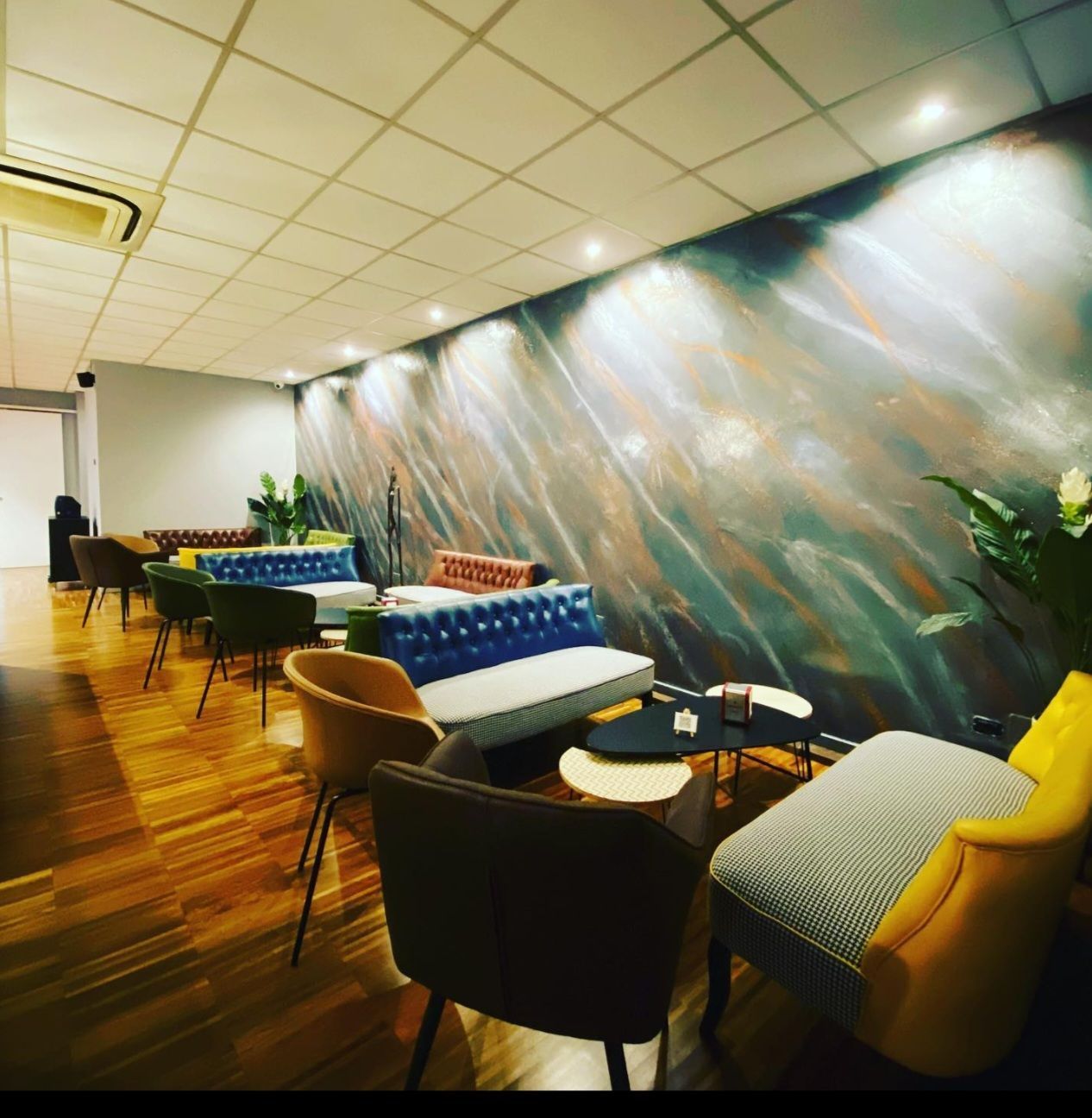 Lounge bar