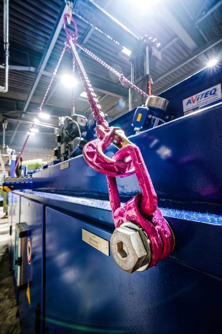 Screwable lifting
