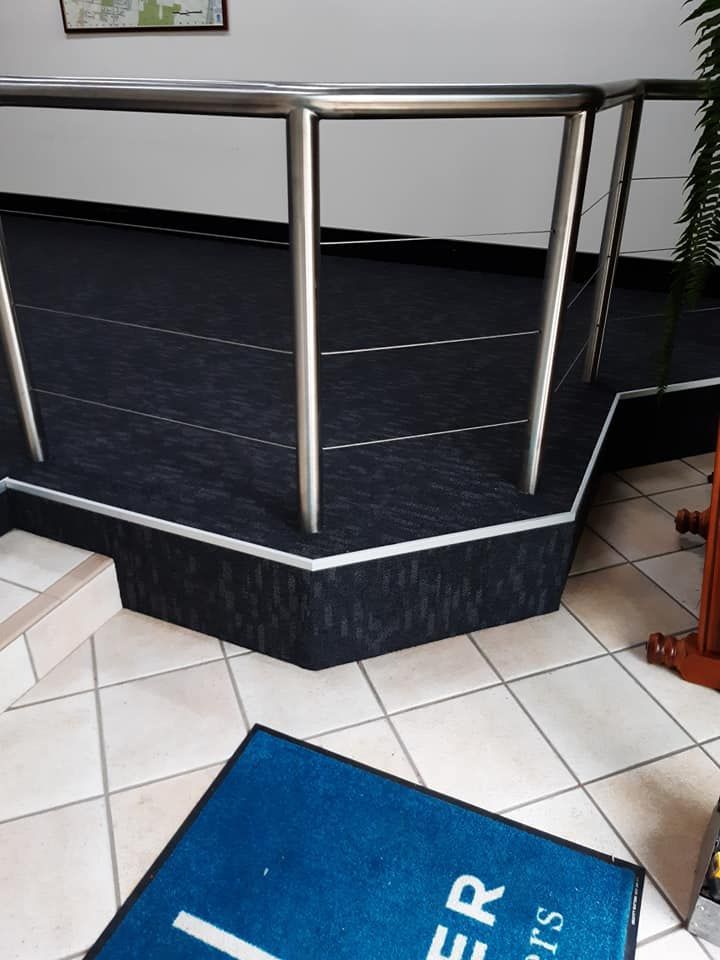A blue mat with the word porter on it