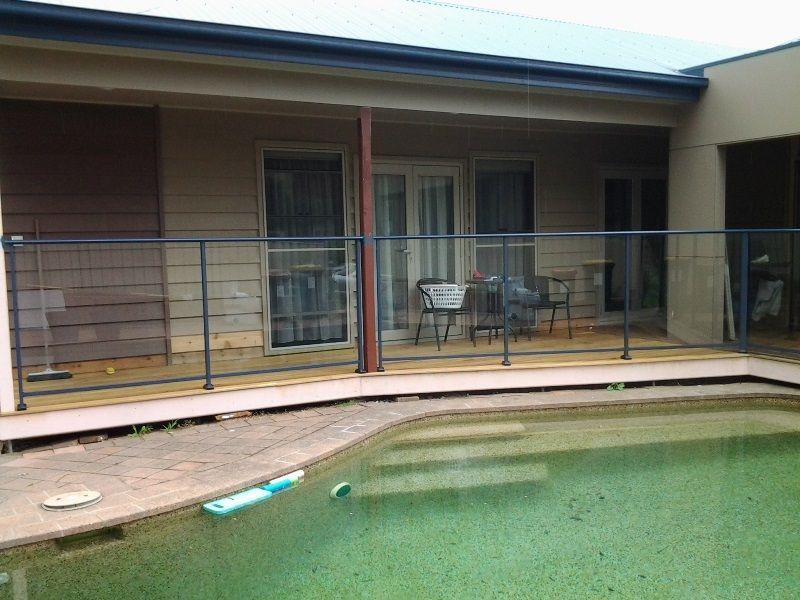 A house with a swimming pool in front of it