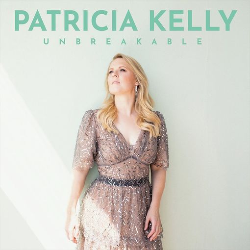 Eine Frau in einem Kleid ist auf dem Cover von Patricia Kellys Album