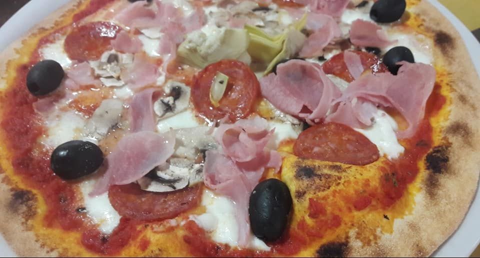 pizza con prosciutto cotto