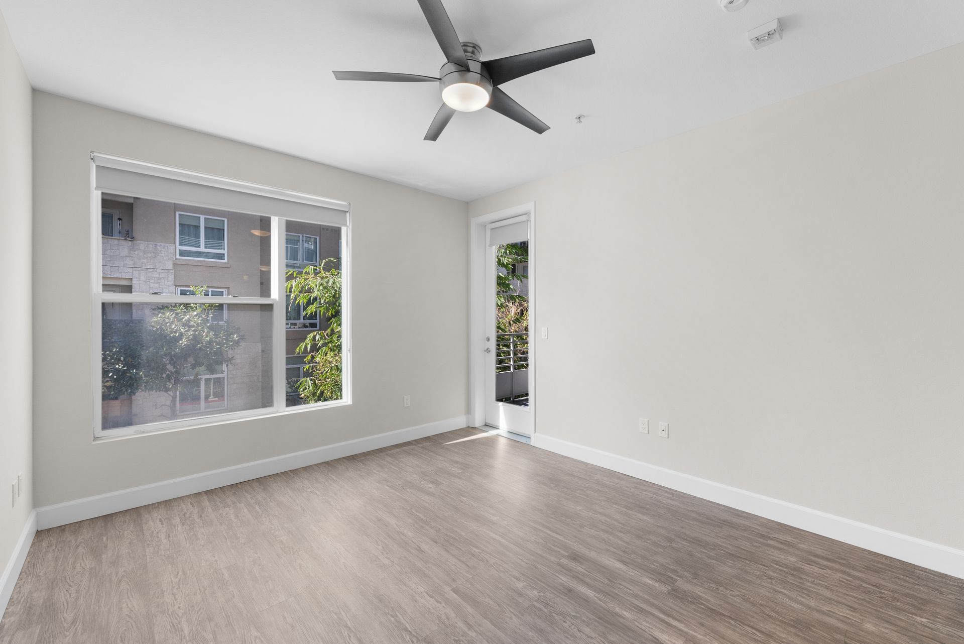 Sliding Photo Gallery Displaying Apartment Features