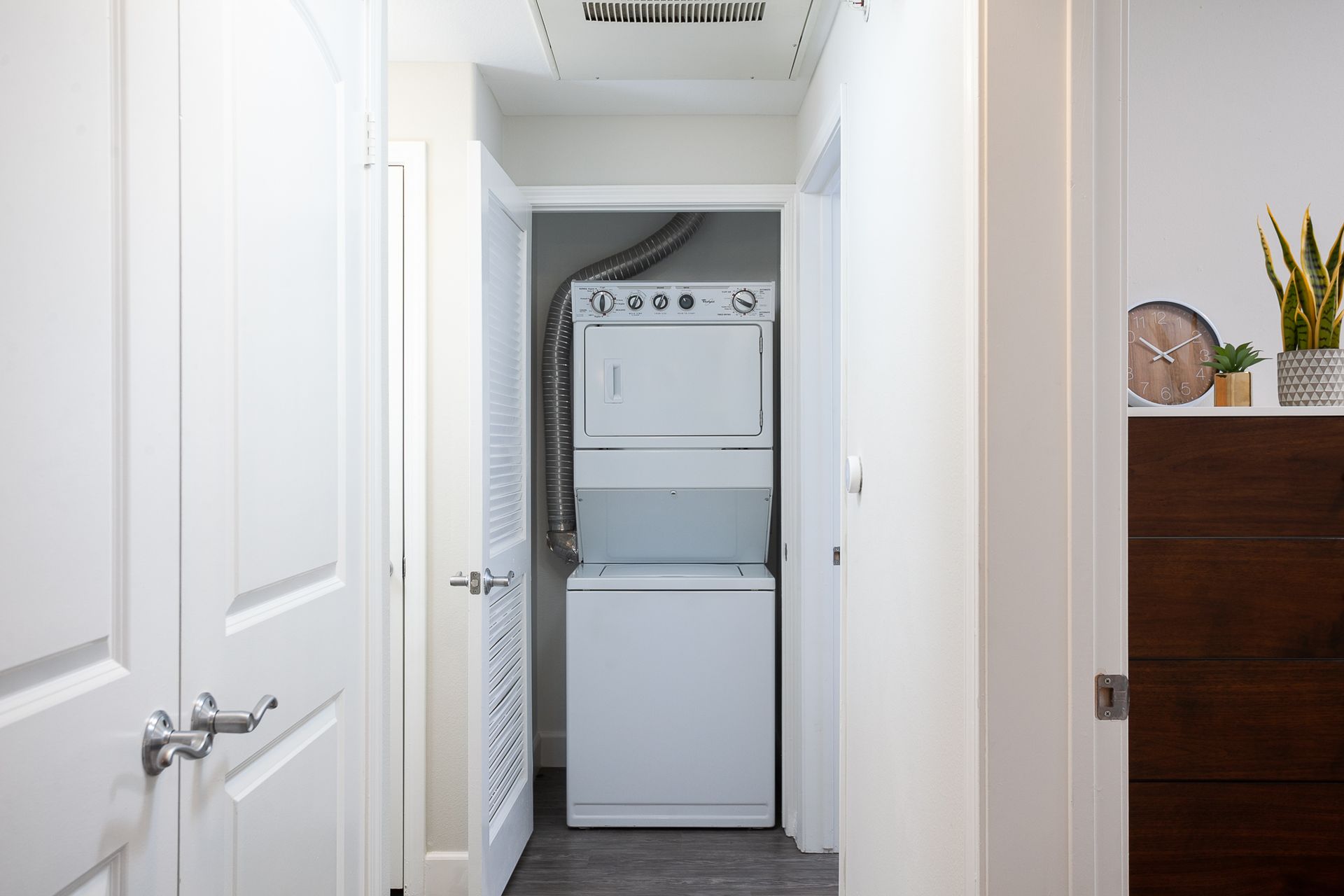 Sliding Photo Gallery Displaying Apartment Features #4