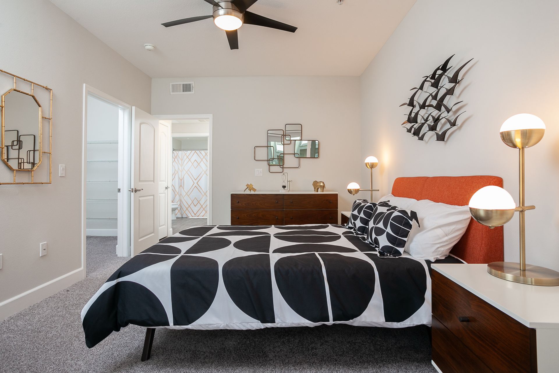 Sliding Photo Gallery Displaying Apartment Features #4