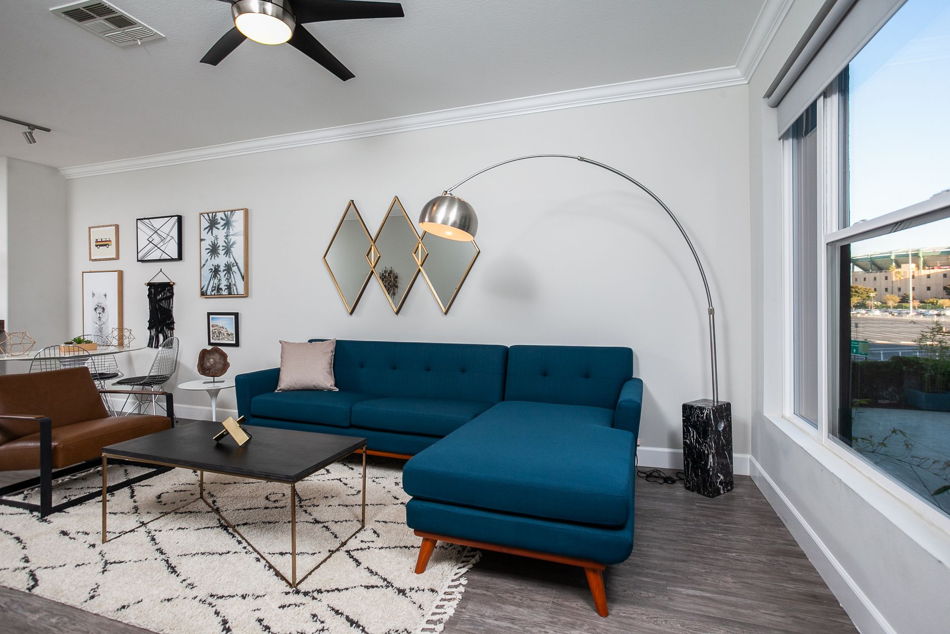 Sliding Photo Gallery Displaying Apartment Features #4