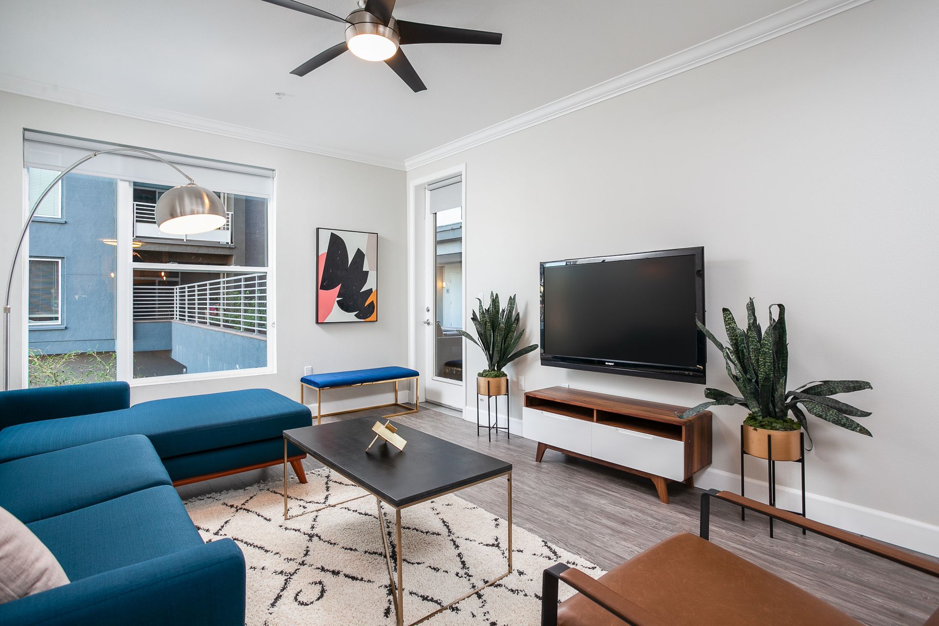 Sliding Photo Gallery Displaying Apartment Features #4