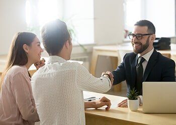 Agent Shaking Hands With The Clients — Home Loan in Slade Point QLD