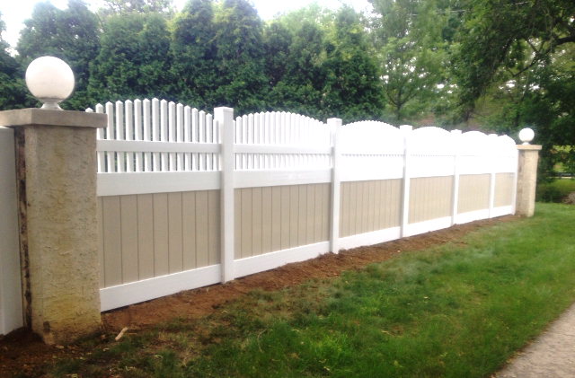 Newly Installed Vinyl Fence — Blue Anchor, NJ — Reyes Fence