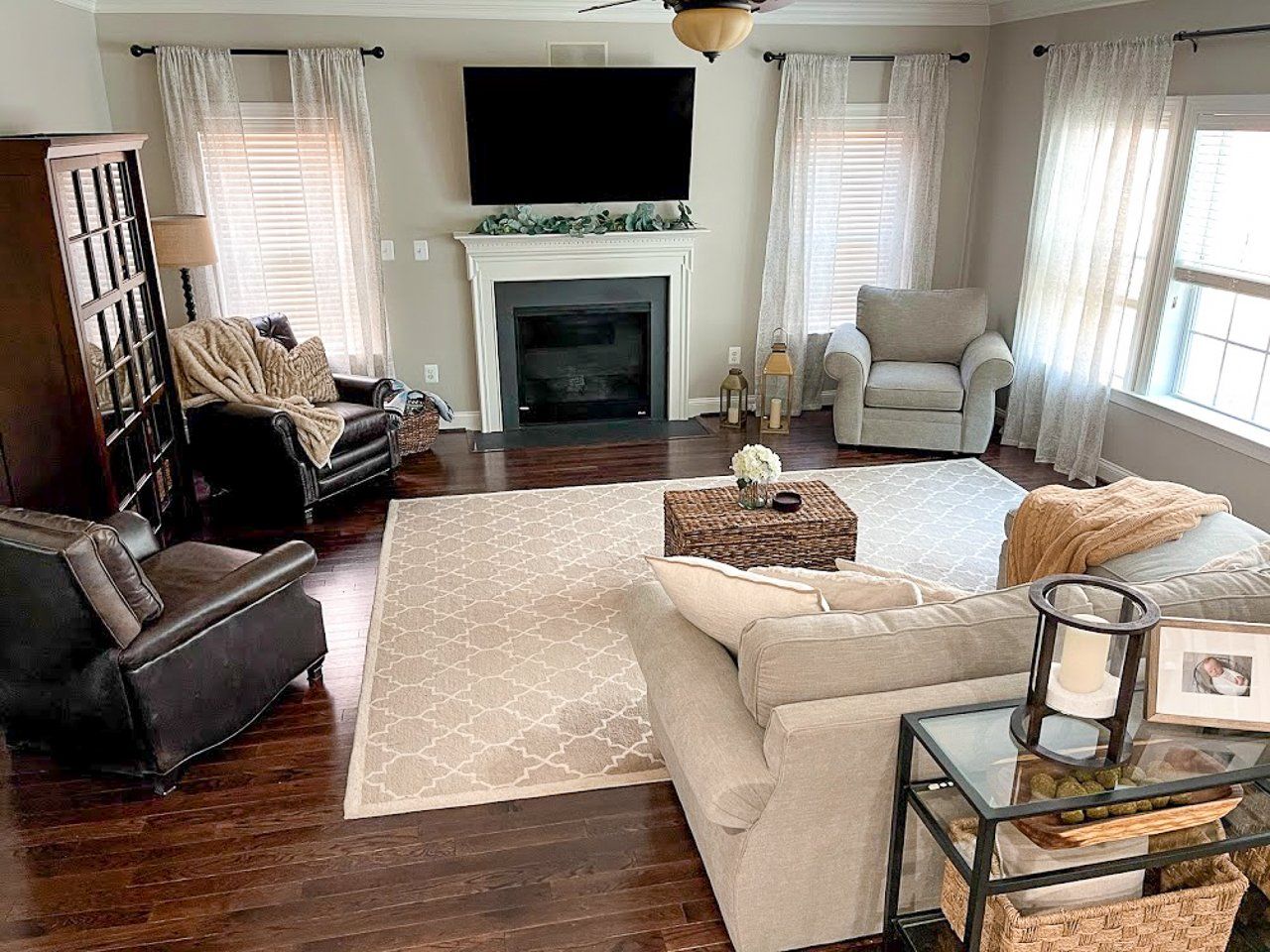 A living room filled with furniture and a fireplace.