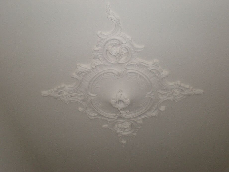 Ornament op het plafond.