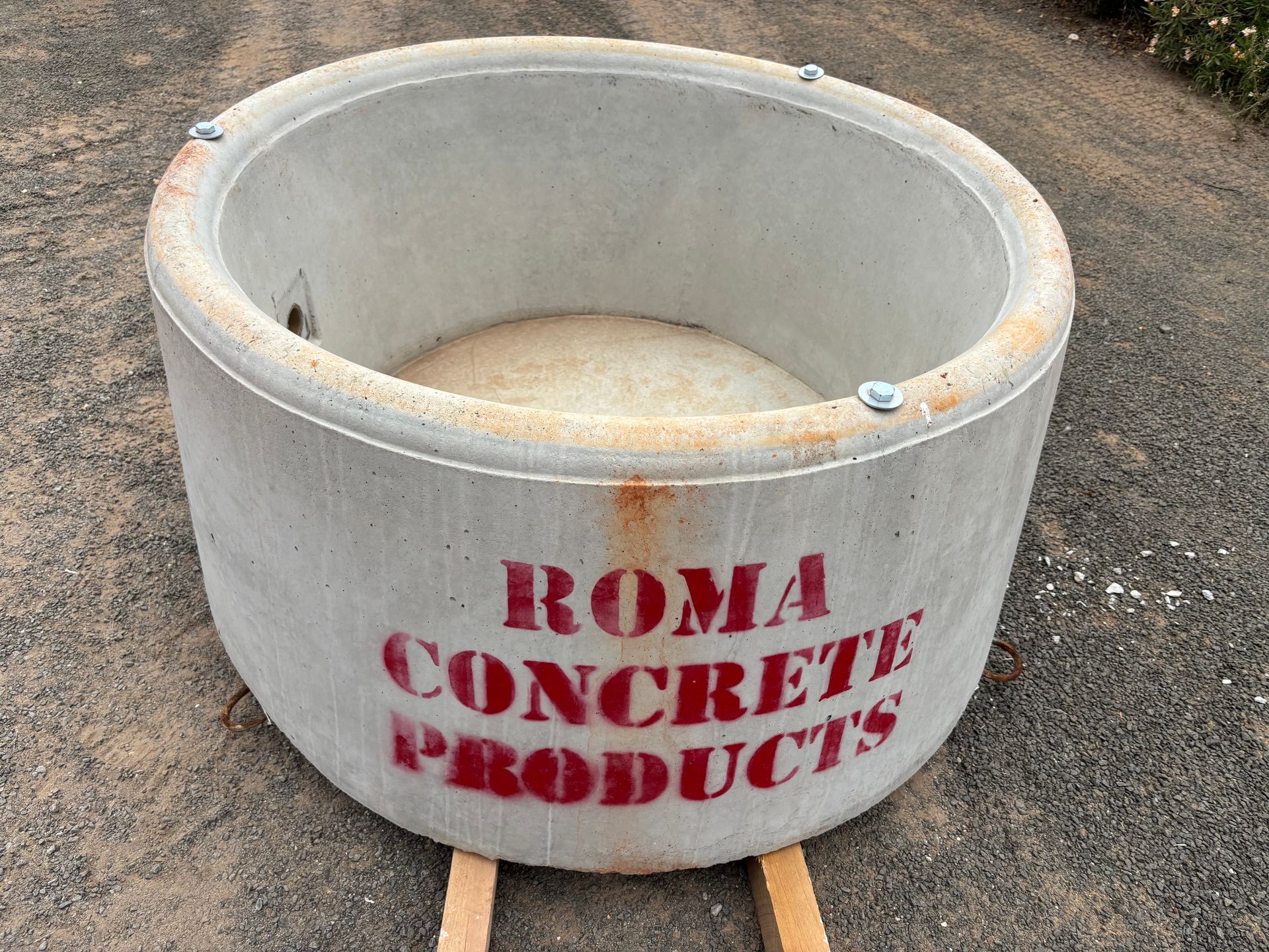 4ft round stock trough