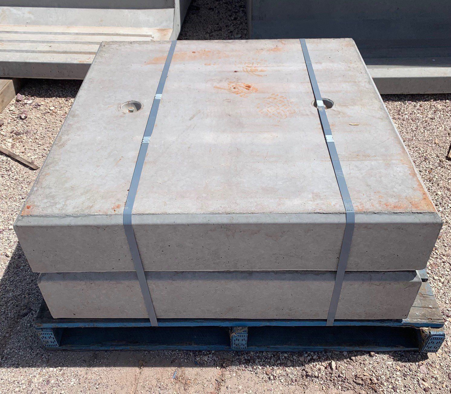 Footing with 1.3T lifting pins
1000x1000x200mm