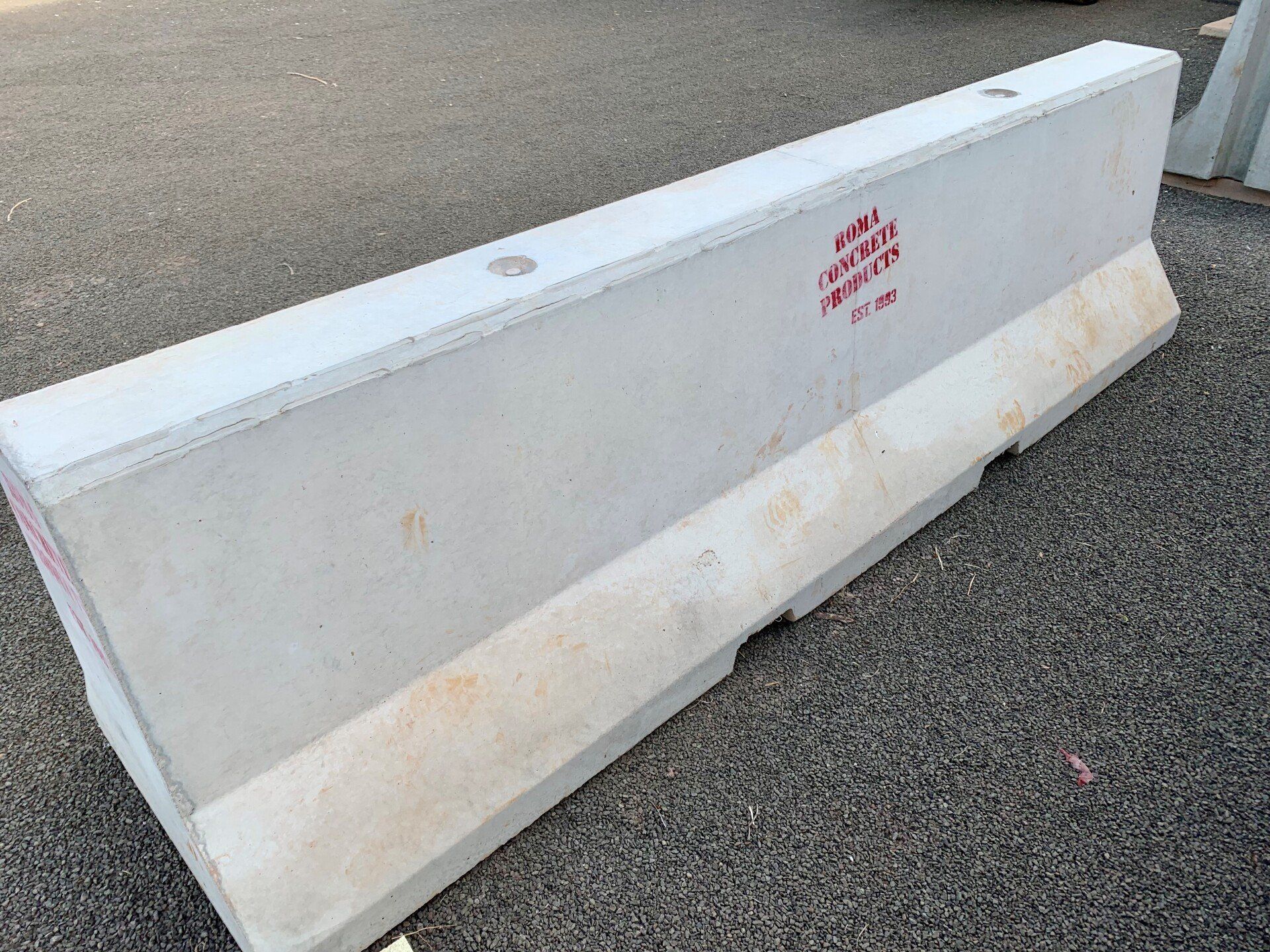 Jersey Barrier with fork inserts - 3m Interlocking barrier