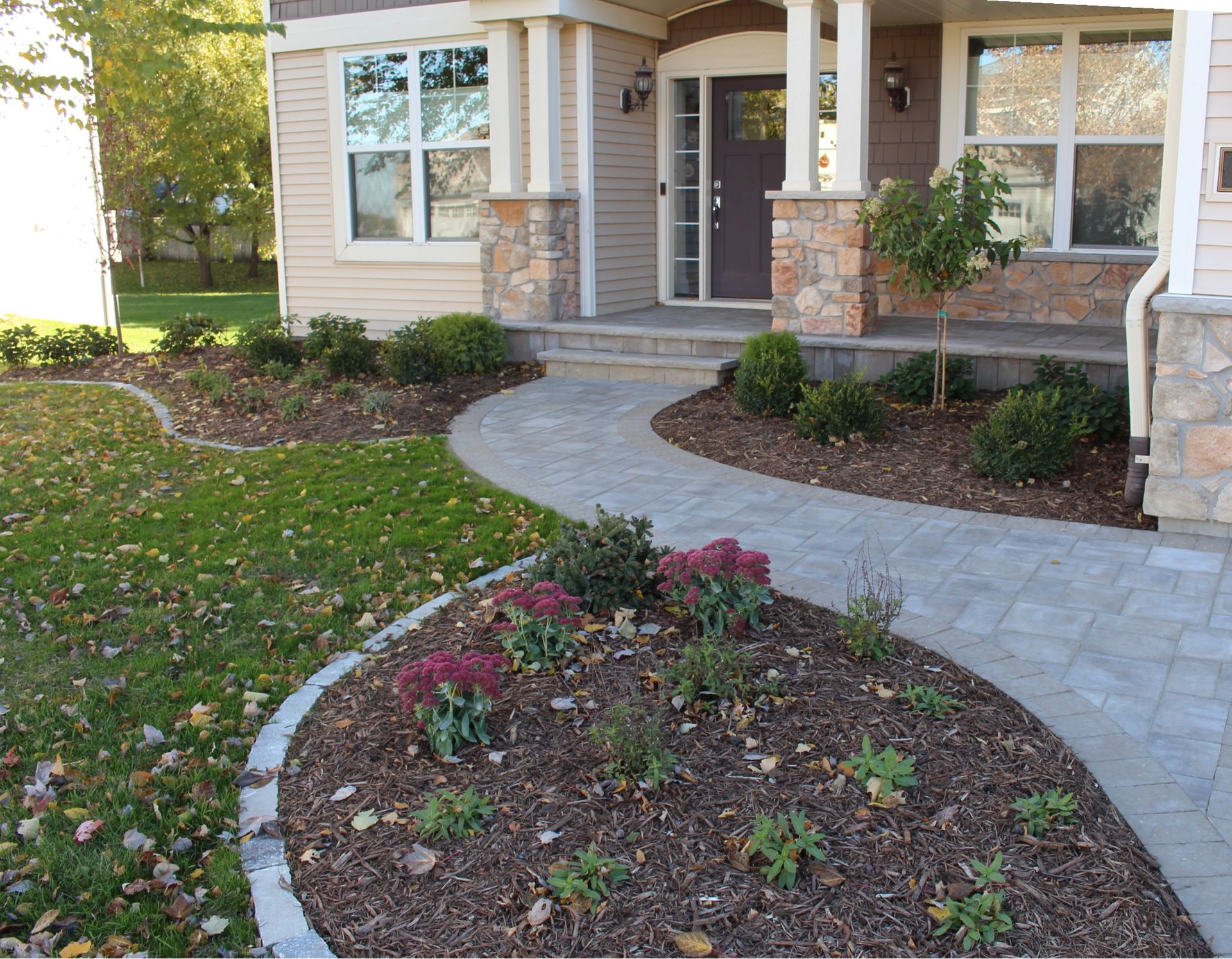Front Yard Landscaping Pictures, KG Landscape Minnesota