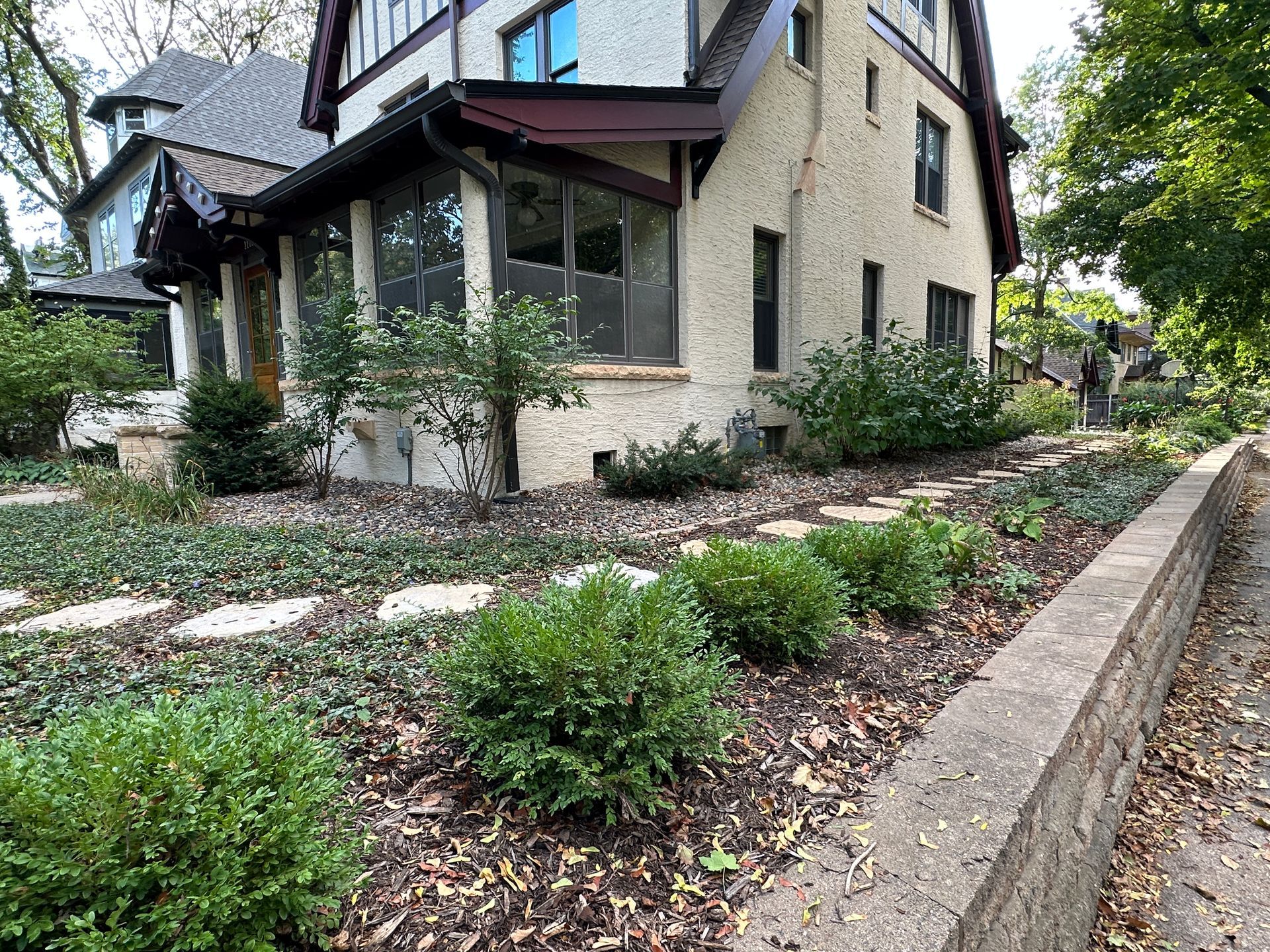 New retaining wall along entire side yard one year after completion in Minneapolis by KG Landscape