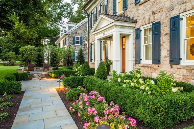 Front+yard+curb+appeal+traditional+classic+landcape+design+boxwoods+hydrangeas+MN+Landscape+Company