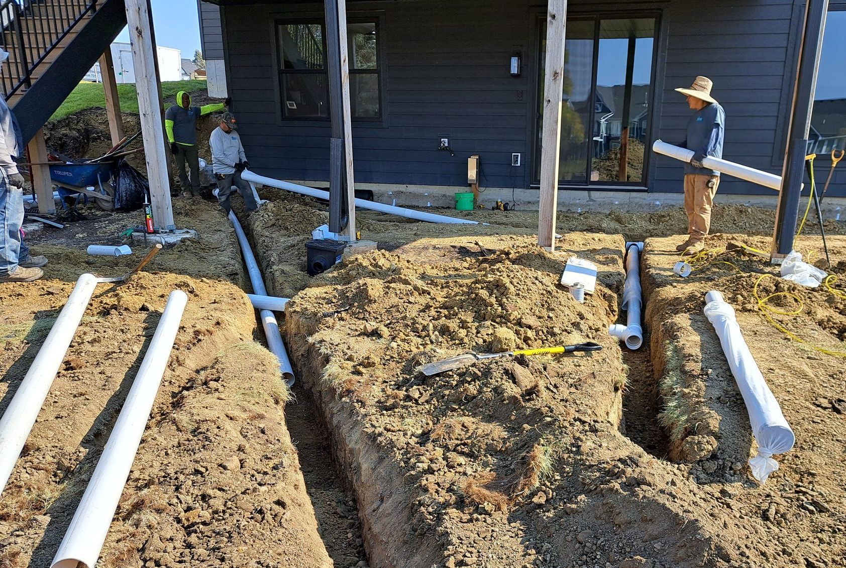 nstalling+drain+tile+french+drain+wet+clay+below+patio+decks+footings+Plymouth+MN+KG+Landscape