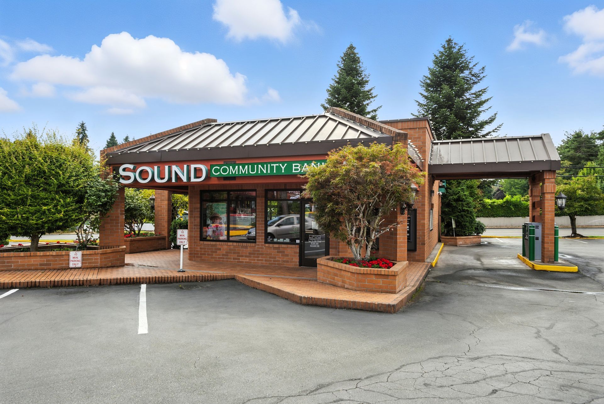 Sound Community Bank at Cedar Plaza in Mountlake Terrace