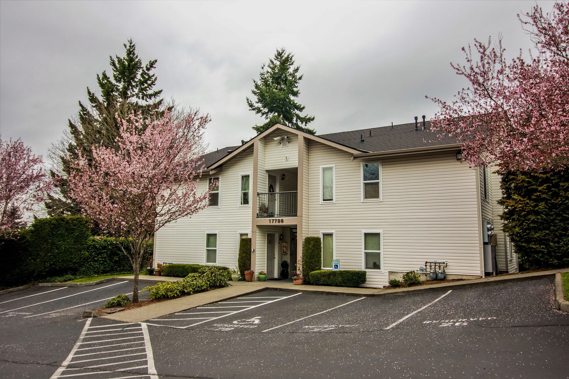 Exterior of Stone Ridge Apartments