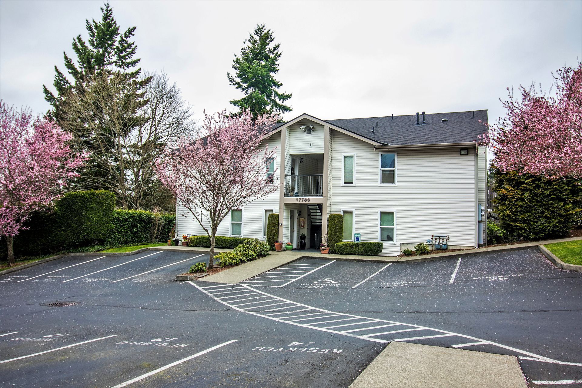 Exterior of Stone Ridge Apartments